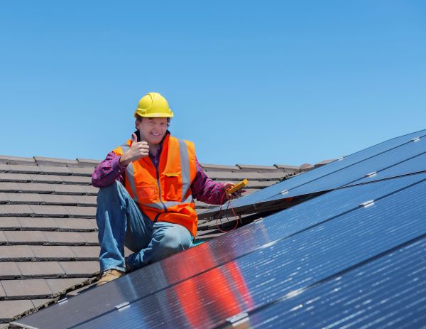 How Different Seasons Affect Solar Roofing