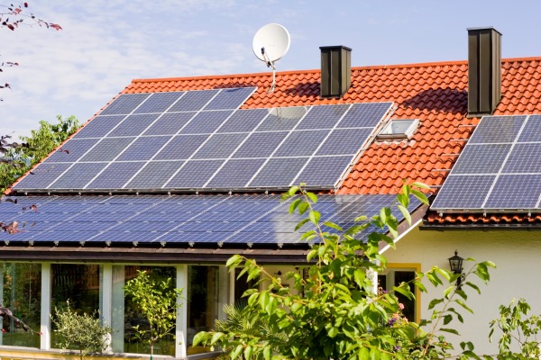 How Roof Repair Services and Solar Panel Installation Work Together